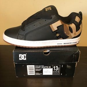 DC Court Graffik Size 13 NWT